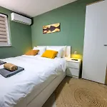 Cozy Modern Apartment Retreat
