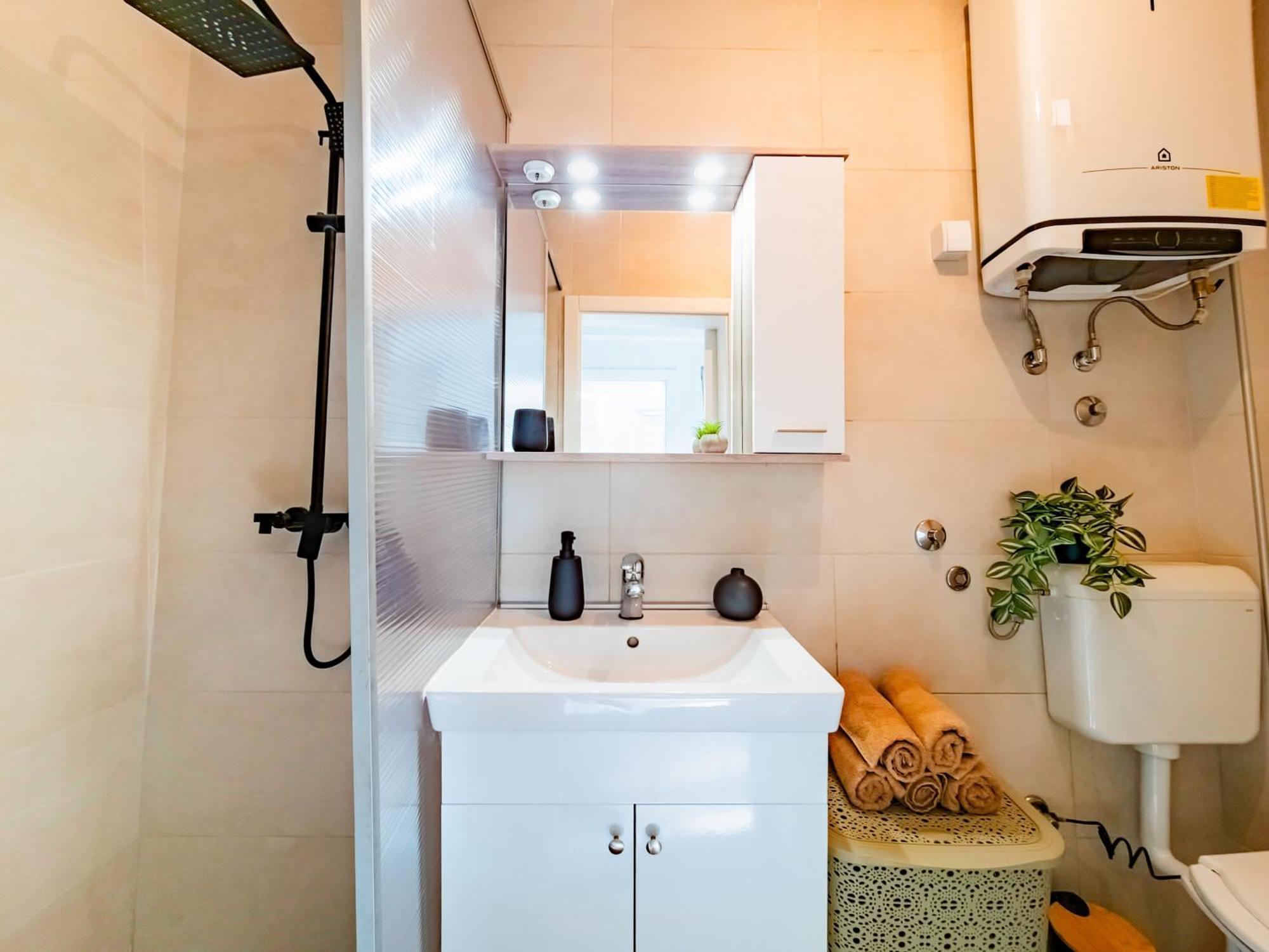 Cozy Modern Retreat SJJ