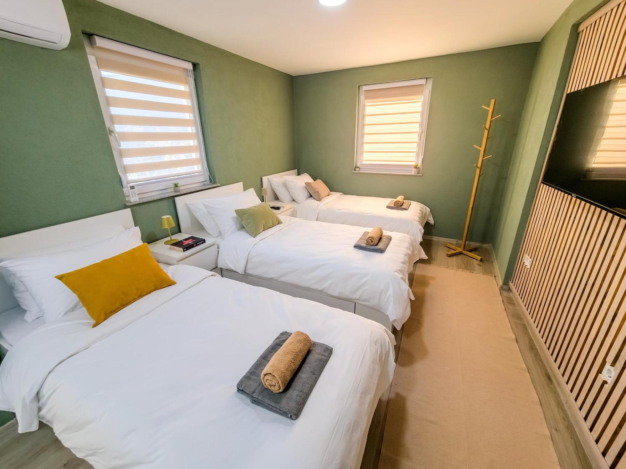 Cozy Modern Retreat Apartma